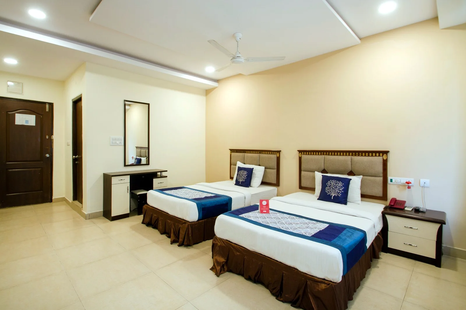 Twin Room, wide view